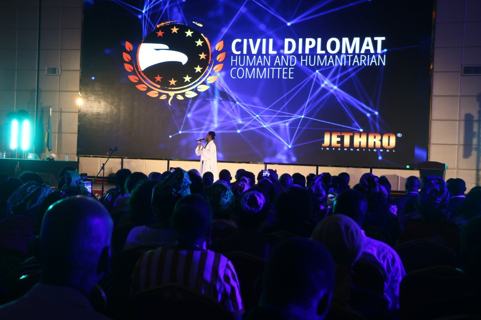 Radjha Ally emociona público na Gala da Jethro Internacional